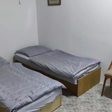 Narodak ,ubytovani * Jaromer