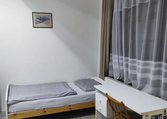 Narodak ,ubytovani イン *